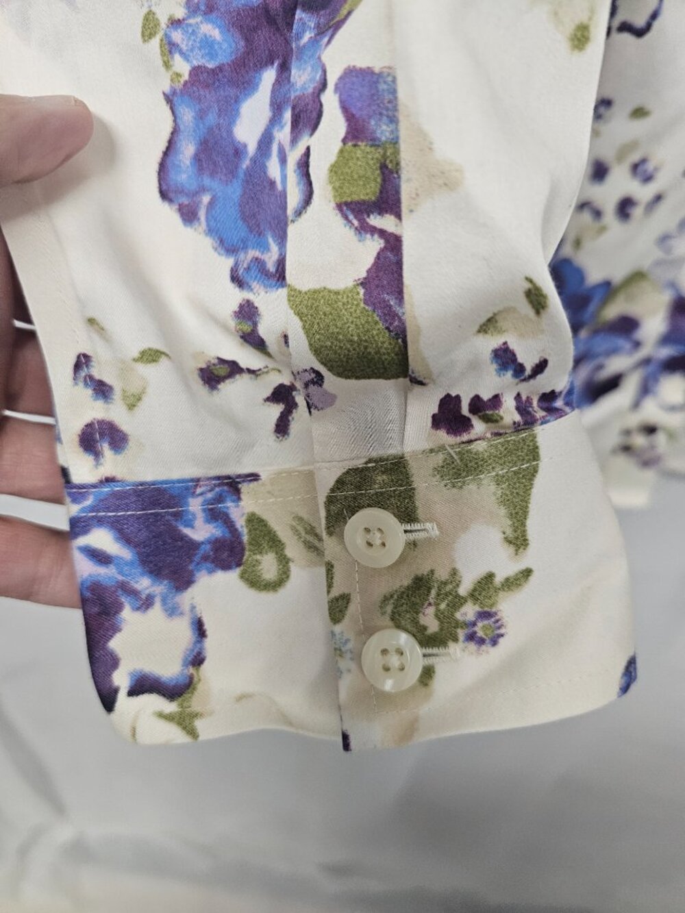 Chico's Blouse Ivory Purple Floral Button Up Cottage Boho Casual NO Iron 2 (L) - Picture 4 of 9
